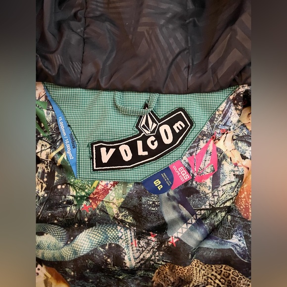 Volcom Snowboard Jacket - Picture 5 of 9